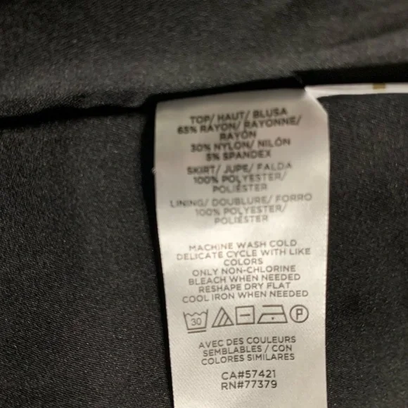 Ann Taylor size 6, black and white pleated lower, great shape - Picture 4 of 4